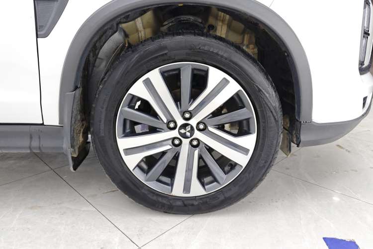 Used Mitsubishi ASX 2020 2.0L CVT Smart Edition Right Front Wheel Hub