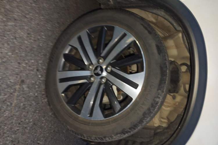 Used Mitsubishi ASX 2020 2.0L CVT Smart Edition Right Front Wheel Hub