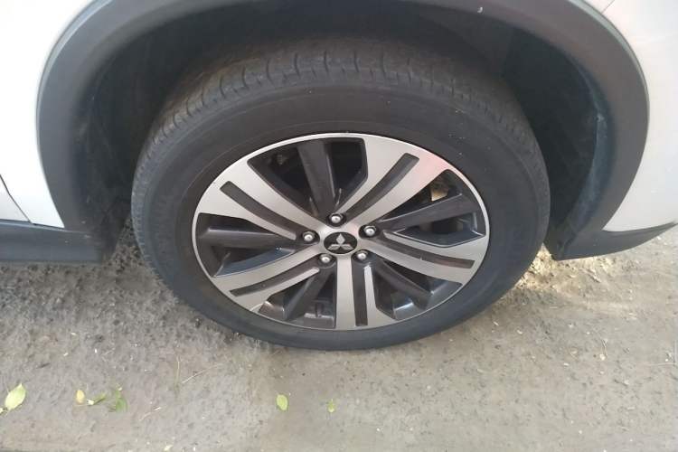 Used Mitsubishi ASX 2020 2.0L CVT Smart Edition Right Front Wheel Hub