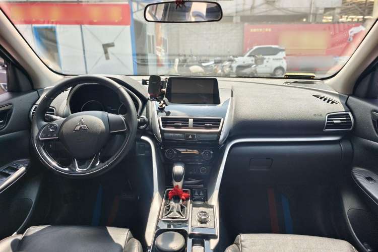 Used Mitsubishi Eclipse Cross 2019 1.5T CVT Two-Wheel Drive Dream Edition China VI Standard Interior 1