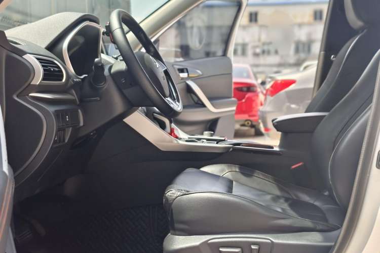 Used Mitsubishi Eclipse Cross 2019 1.5T CVT Two-Wheel Drive Dream Edition China VI Standard Interior 2
