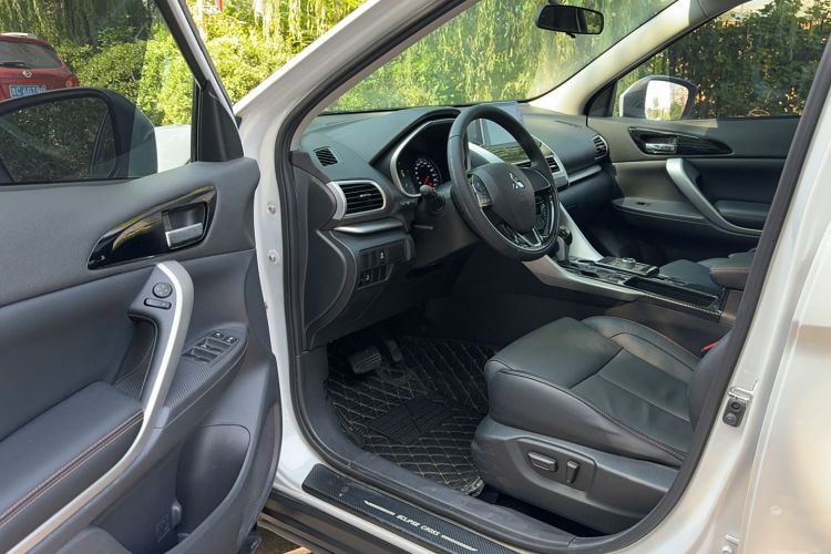Used Mitsubishi Eclipse Cross 2019 1.5T CVT Two-Wheel Drive Dream Edition China VI Standard Interior 3