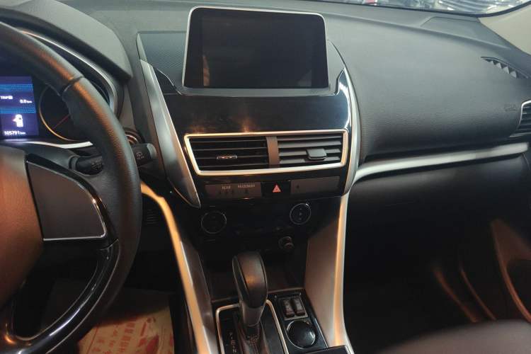 Used Mitsubishi Eclipse Cross 2018 1.5T CVT Two-Wheel Drive Dream Edition Audio And AC Panel