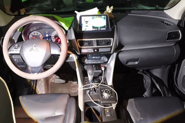 Used Mitsubishi Eclipse Cross 2018 1.5T CVT Two-Wheel Drive Dream Edition Center Console