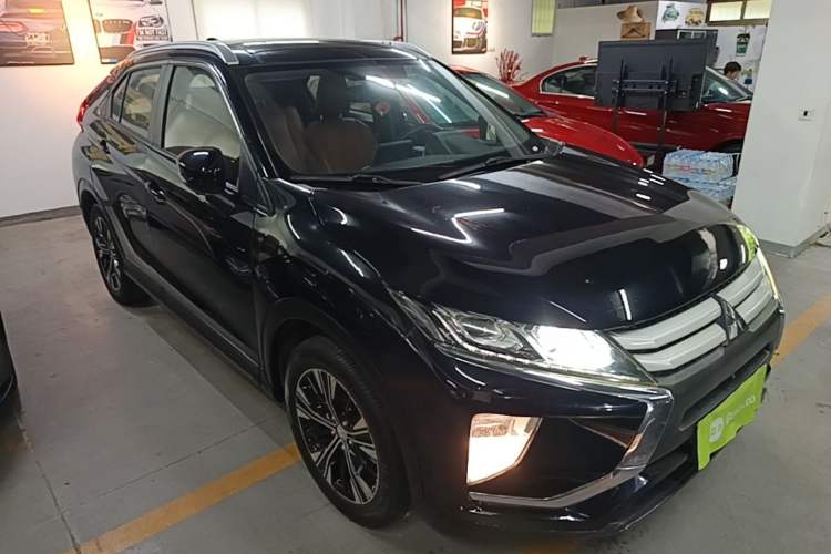 Used Mitsubishi Eclipse Cross 2018 1.5T CVT Two-Wheel Drive Dream Edition Front Right 45 Deg