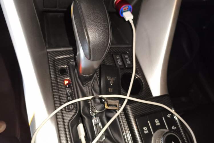 Used Mitsubishi Eclipse Cross 2018 1.5T CVT Two-Wheel Drive Dream Edition Gear Lever