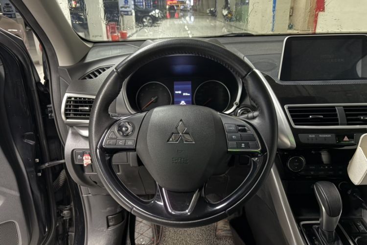 Used Mitsubishi Eclipse Cross 2018 1.5T CVT Two-Wheel Drive Belief Edition Interior 3