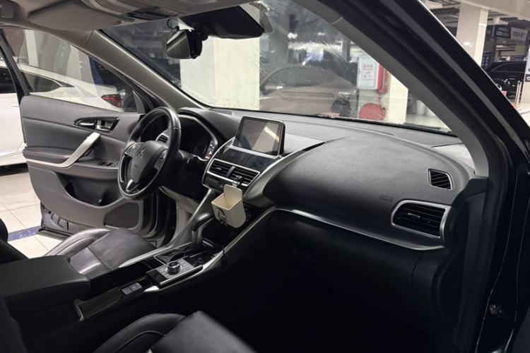Used Mitsubishi Eclipse Cross 2018 1.5T CVT Two-Wheel Drive Belief Edition Interior 8
