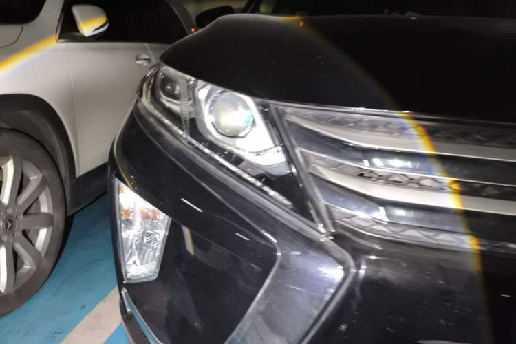 Used Mitsubishi Eclipse Cross 2018 1.5T CVT Two-Wheel Drive Dream Edition Right Front Headlight