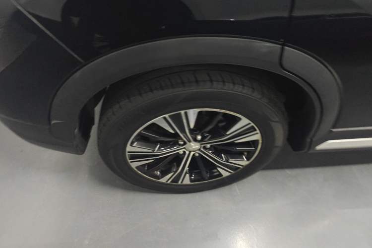 Used Mitsubishi Eclipse Cross 2018 1.5T CVT Two-Wheel Drive Dream Edition Right Rear Wheel Hub