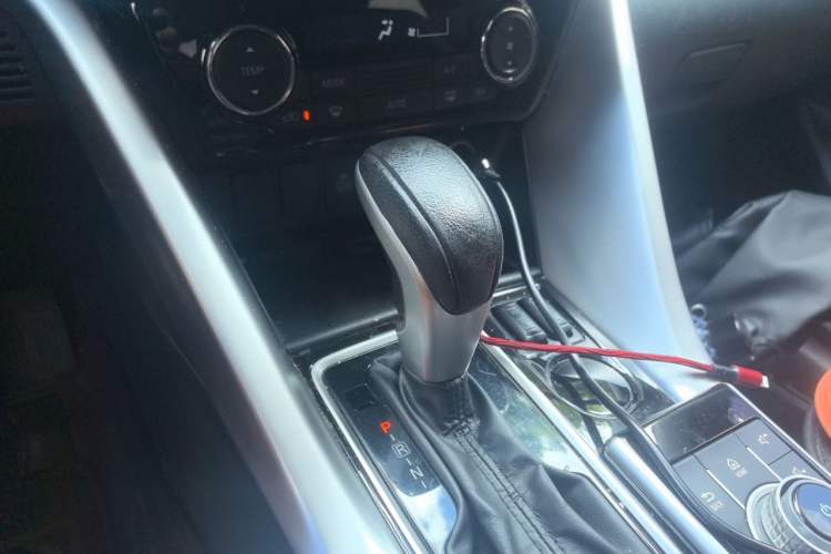 Used Mitsubishi Eclipse Cross 2018 1.5T CVT Two-Wheel Drive Dream Edition Gear Lever