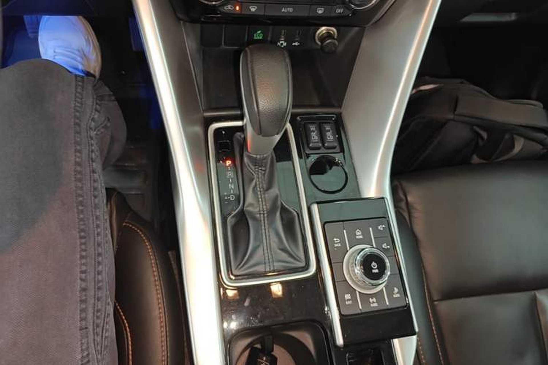 Used Mitsubishi Eclipse Cross 2018 1.5T CVT Two-Wheel Drive Dream Edition Gear Lever