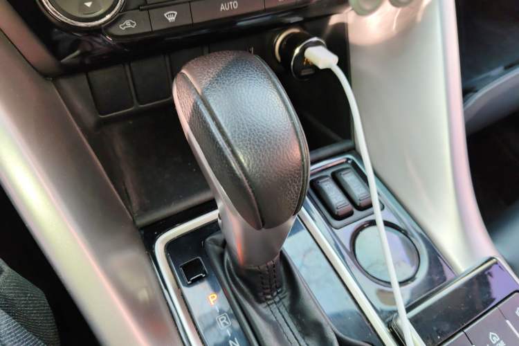 Used Mitsubishi Eclipse Cross 2018 1.5T CVT Two-Wheel Drive Dream Edition Gear Lever