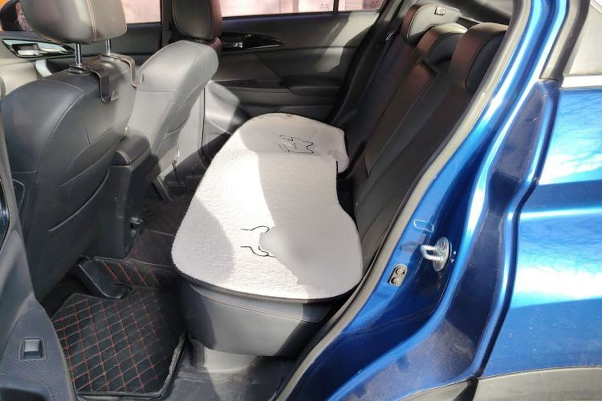 Used Mitsubishi Eclipse Cross 2018 1.5T CVT Two-Wheel Drive Dream Edition Left Rear Seat