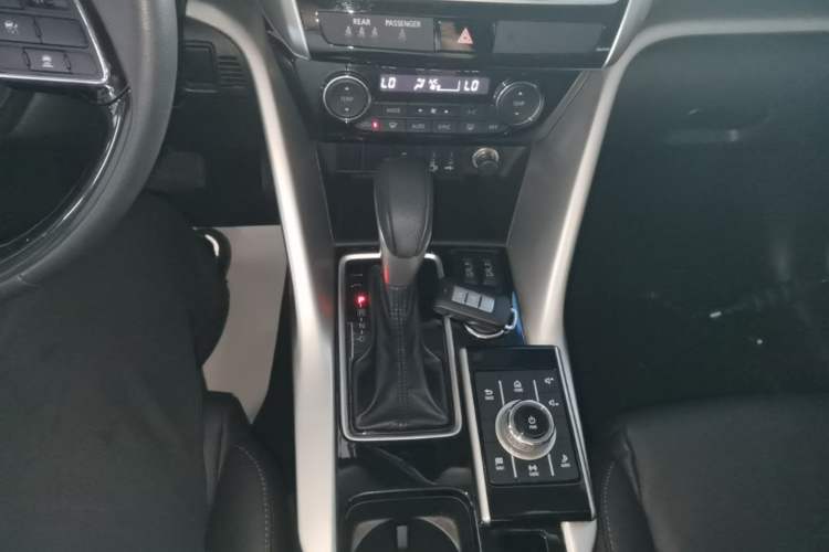 Used Mitsubishi Eclipse Cross 2018 1.5T CVT Four-Wheel Drive TrueMe Edition Gear Lever