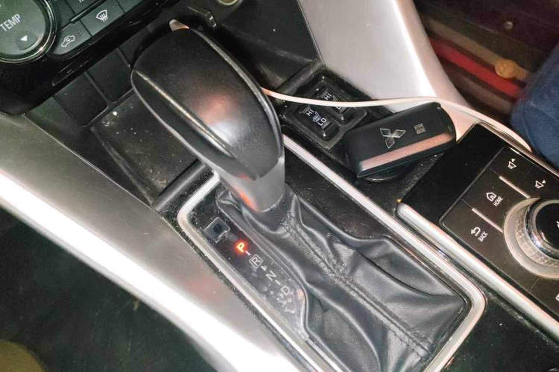 Used Mitsubishi Eclipse Cross 2018 1.5T CVT Two-Wheel Drive Dream Edition Gear Lever