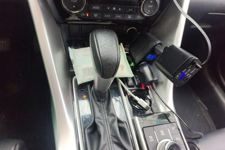 Used Mitsubishi Eclipse Cross 2018 1.5T CVT Two-Wheel Drive Belief Edition Gear Lever