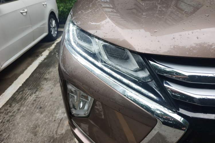 Used Mitsubishi Eclipse Cross 2018 1.5T CVT Two-Wheel Drive Belief Edition Right Front Headlight