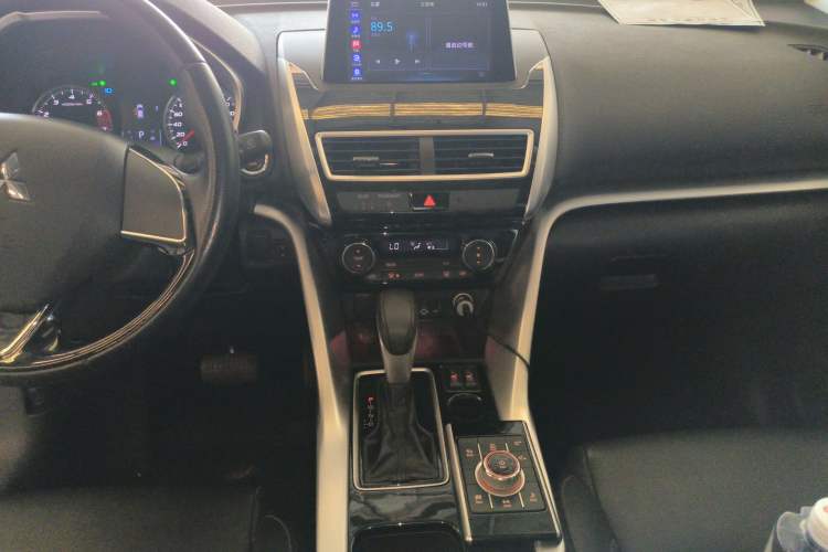 Used Mitsubishi Eclipse Cross 2018 1.5T CVT Two-Wheel Drive Dream Edition Audio And AC Panel