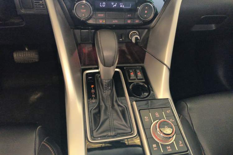 Used Mitsubishi Eclipse Cross 2018 1.5T CVT Two-Wheel Drive Dream Edition Gear Lever