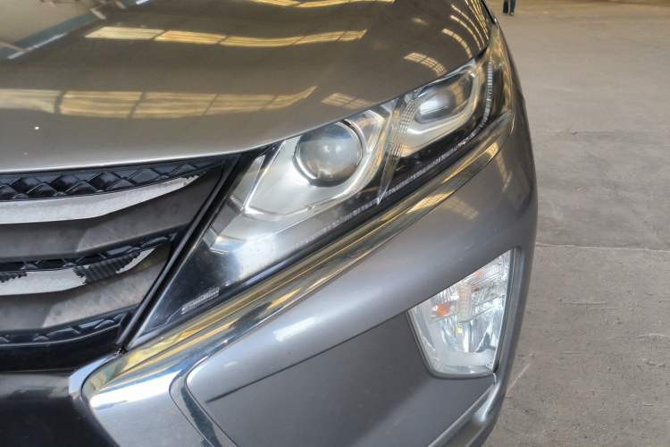 Used Mitsubishi Eclipse Cross 2018 1.5T CVT Two-Wheel Drive Dream Edition Left Front Headlight
