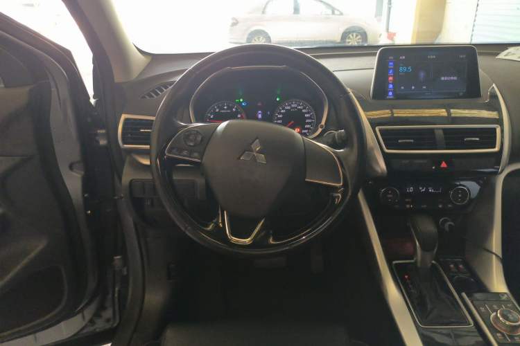 Used Mitsubishi Eclipse Cross 2018 1.5T CVT Two-Wheel Drive Dream Edition Steering Wheel