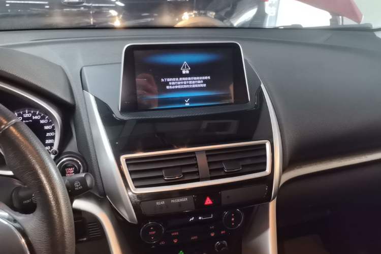 Used Mitsubishi Eclipse Cross 2018 1.5T CVT Two-Wheel Drive Dream Edition Audio And AC Panel