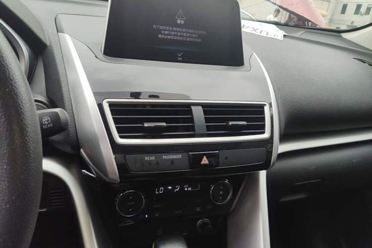 Used Mitsubishi Eclipse Cross 2018 1.5T CVT Two-Wheel Drive Fearless Edition Audio And AC Panel