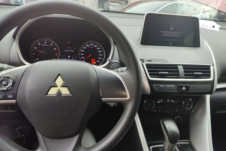Used Mitsubishi Eclipse Cross 2018 1.5T CVT Two-Wheel Drive Fearless Edition Center Console