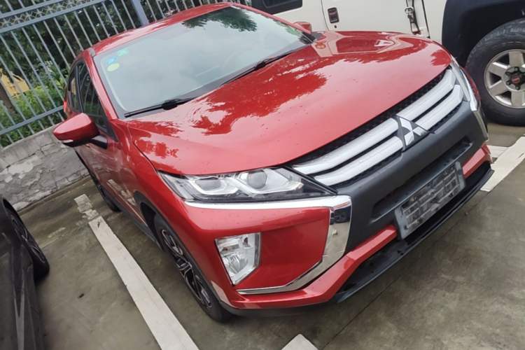 Used Mitsubishi Eclipse Cross 2018 1.5T CVT Two-Wheel Drive Fearless Edition Front Right 45 Deg