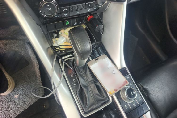 Used Mitsubishi Eclipse Cross 2018 1.5T CVT Two-Wheel Drive Dream Edition Gear Lever