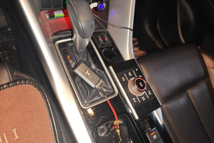 Used Mitsubishi Eclipse Cross 2018 1.5T CVT Two-Wheel Drive Belief Edition Gear Lever