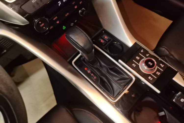 Used Mitsubishi Eclipse Cross 2018 1.5T CVT Two-Wheel Drive Dream Edition Gear Lever