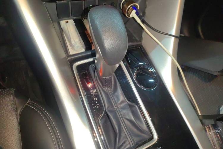 Used Mitsubishi Eclipse Cross 2018 1.5T CVT Two-Wheel Drive Fearless Edition Gear Lever