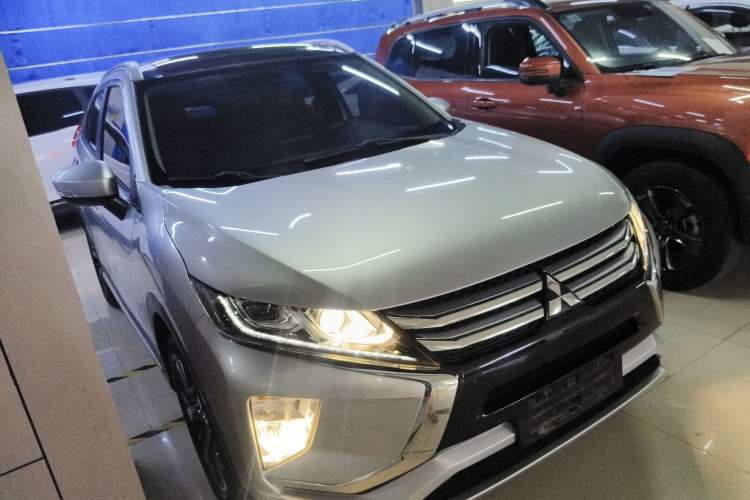 Used Mitsubishi Eclipse Cross 2018 1.5T CVT Two-Wheel Drive Dream Edition Front Right 45 Deg