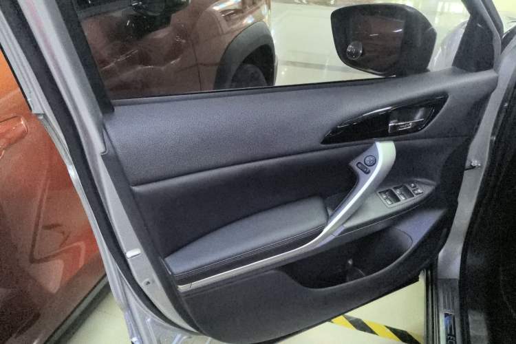 Used Mitsubishi Eclipse Cross 2018 1.5T CVT Two-Wheel Drive Dream Edition Left Front Door Interior