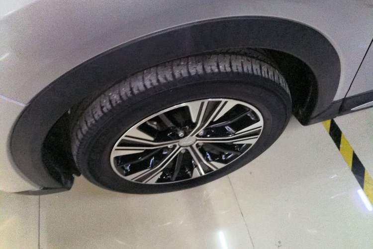 Used Mitsubishi Eclipse Cross 2018 1.5T CVT Two-Wheel Drive Dream Edition Left Front Wheel Hub
