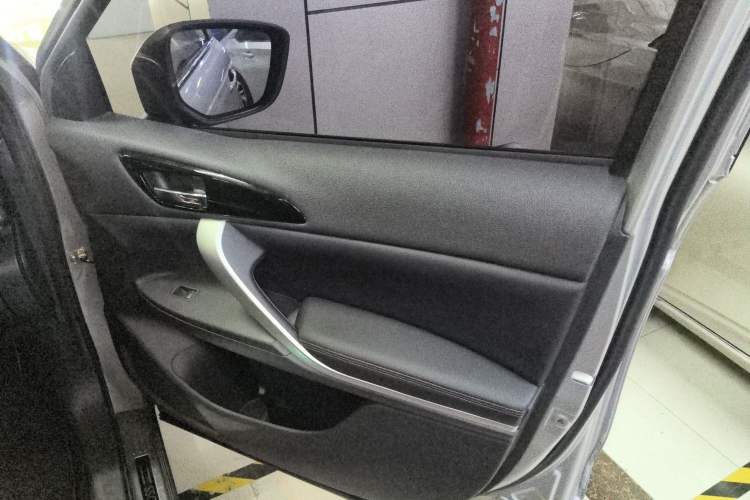 Used Mitsubishi Eclipse Cross 2018 1.5T CVT Two-Wheel Drive Dream Edition Right Front Door Interior