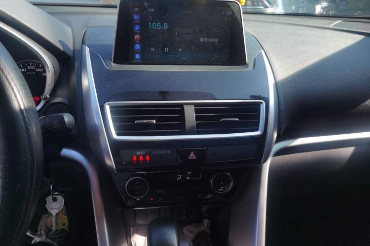 Used Mitsubishi Eclipse Cross 2018 1.5T CVT Two-Wheel Drive Fearless Edition Audio And AC Panel