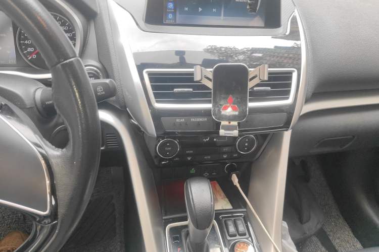 Used Mitsubishi Eclipse Cross 2018 1.5T CVT Two-Wheel Drive Dream Edition Audio And AC Panel
