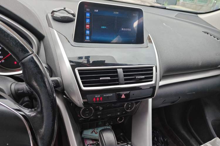 Used Mitsubishi Eclipse Cross 2018 1.5T CVT Two-Wheel Drive Dream Edition Audio And AC Panel