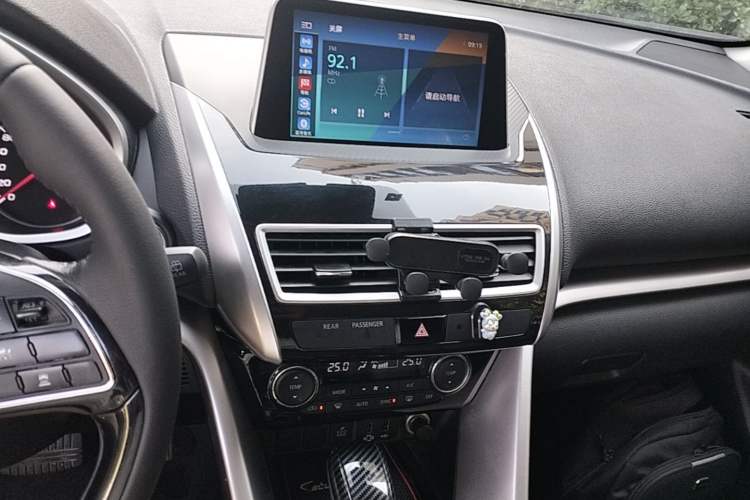 Used Mitsubishi Eclipse Cross 2018 1.5T CVT Two-Wheel Drive Belief Edition Audio And AC Panel