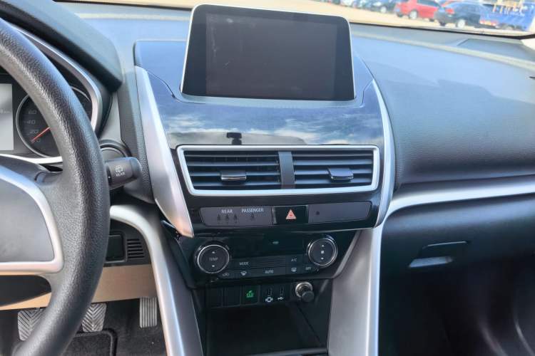 Used Mitsubishi Eclipse Cross 2018 1.5T Manual Two-Wheel Drive Youth Edition Audio And AC Panel