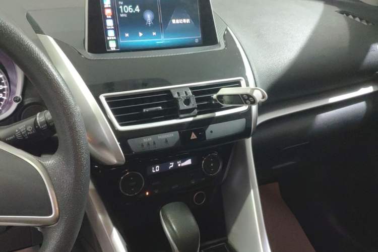 Used Mitsubishi Eclipse Cross 2018 1.5T CVT Two-Wheel Drive Dream Edition Audio And AC Panel
