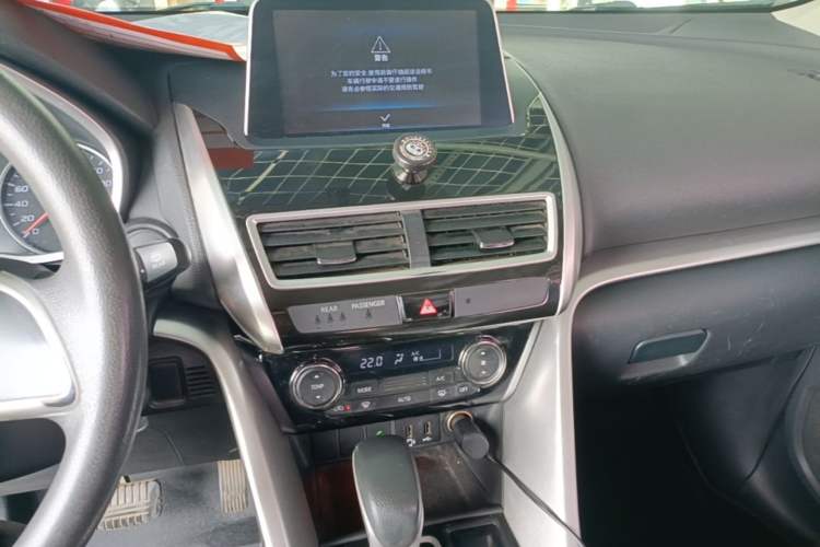 Used Mitsubishi Eclipse Cross 2018 1.5T CVT Two-Wheel Drive Fearless Edition Audio And AC Panel