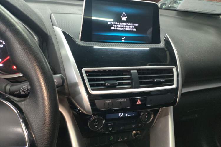 Used Mitsubishi Eclipse Cross 2018 1.5T CVT Two-Wheel Drive Dream Edition Audio And AC Panel