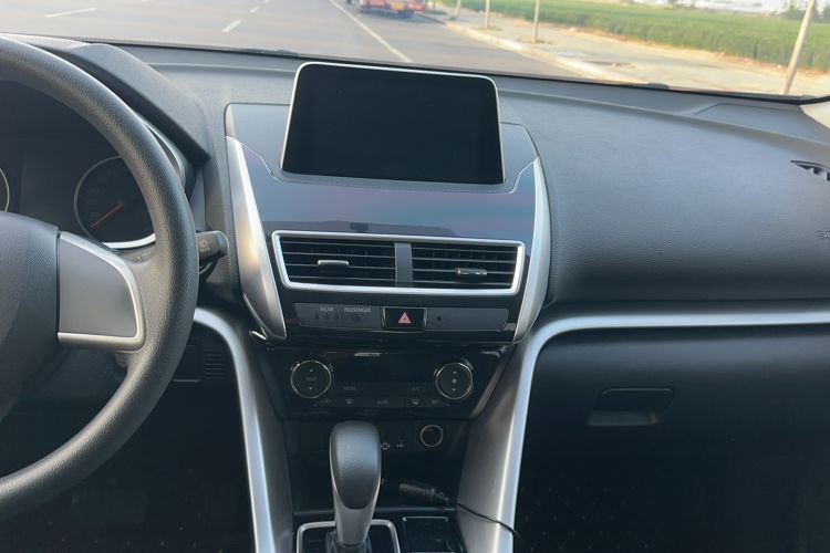 Used Mitsubishi Eclipse Cross 2018 1.5T CVT Two-Wheel Drive Fearless Edition Audio And AC Panel