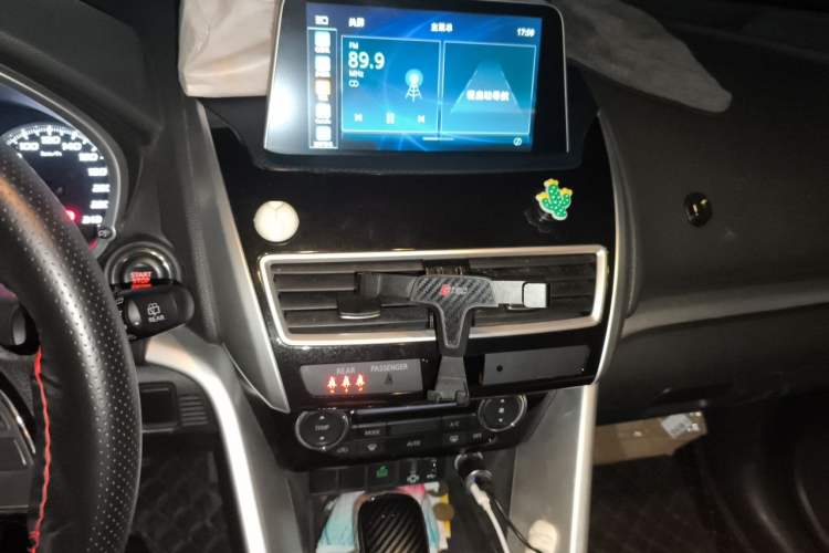 Used Mitsubishi Eclipse Cross 2018 1.5T CVT Two-Wheel Drive Dream Edition Audio And AC Panel