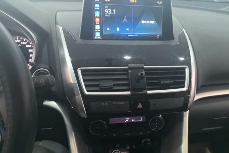 Used Mitsubishi Eclipse Cross 2018 1.5T CVT Two-Wheel Drive Dream Edition Audio And AC Panel