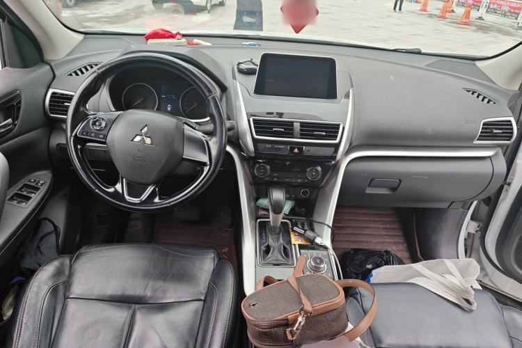 Used Mitsubishi Eclipse Cross 2018 1.5T CVT Two-Wheel Drive Dream Edition Center Console